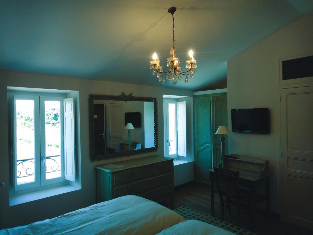 Les Terres De Saint Hilaire Bed and Breakfast Ollières Rum bild